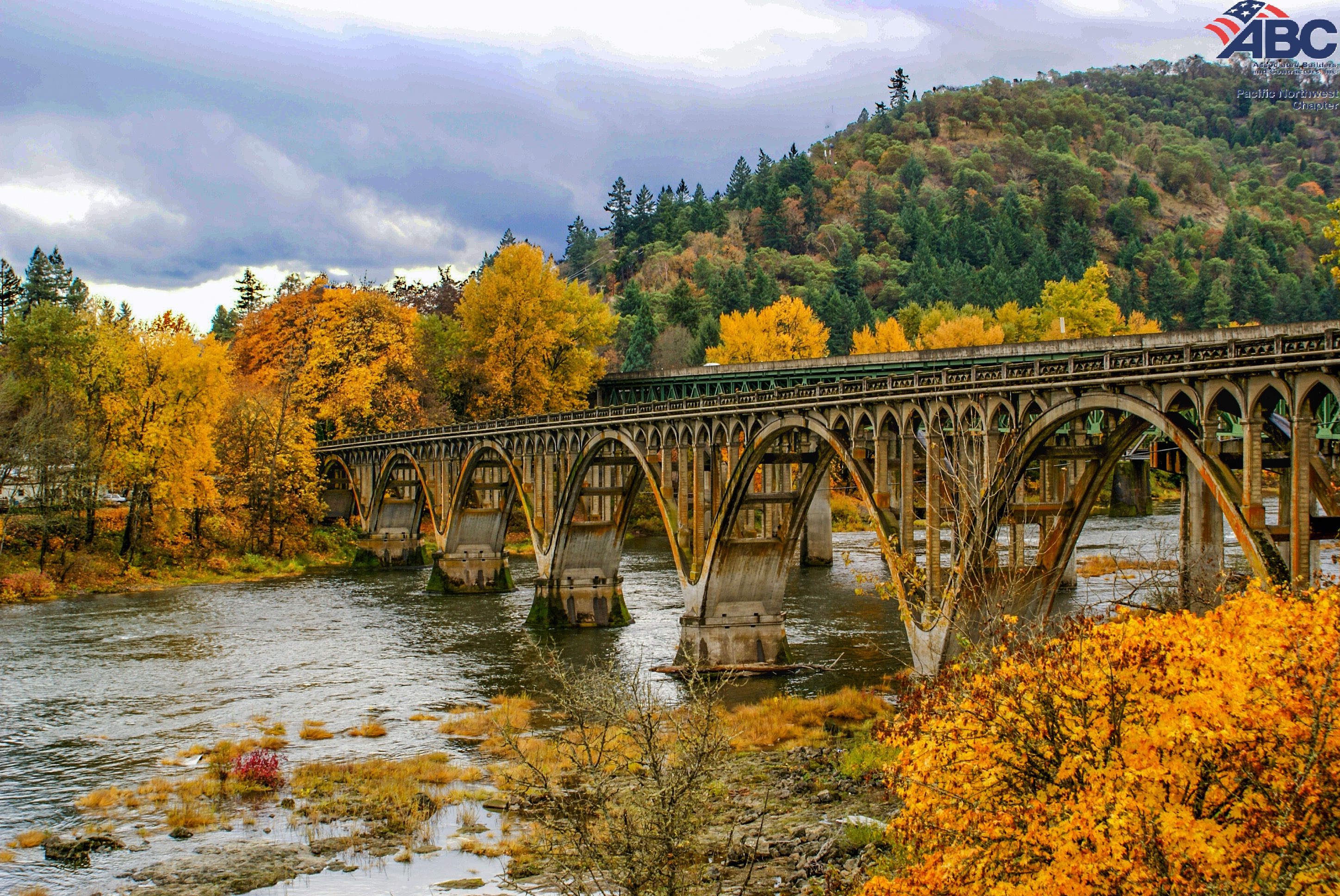 autumn-landscape-and-bridge-oregon